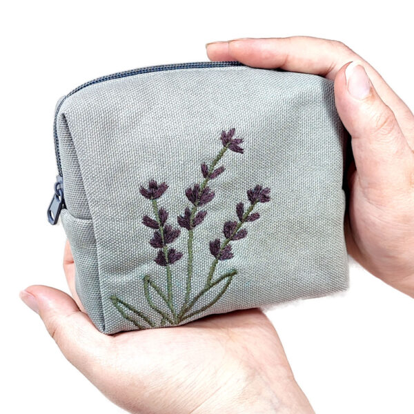 Hochwertige kleine bestickte Accessory Pouch Stoff-Tasche Mai – Bild 2