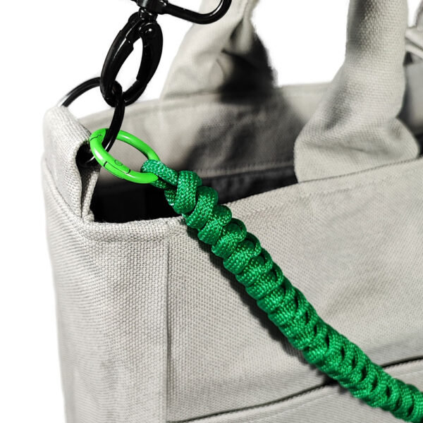 Handmade Paracord Taschen-Anhänger Frieda grün – Bild 4