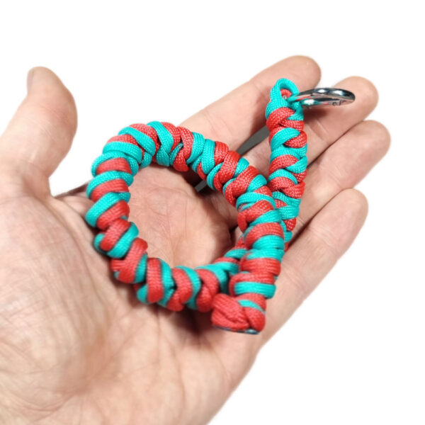 Handgeflochtener Paracord Taschenanhänger Ivy Rot-Türkis – Bild 3